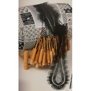 Spitzenschmuck für den Kopf - Mick Fouriscot